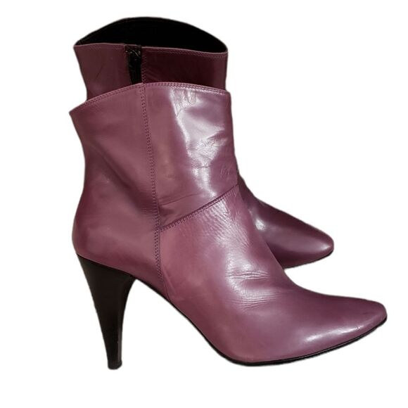 Momenti Booties   - Picture 1 of 14